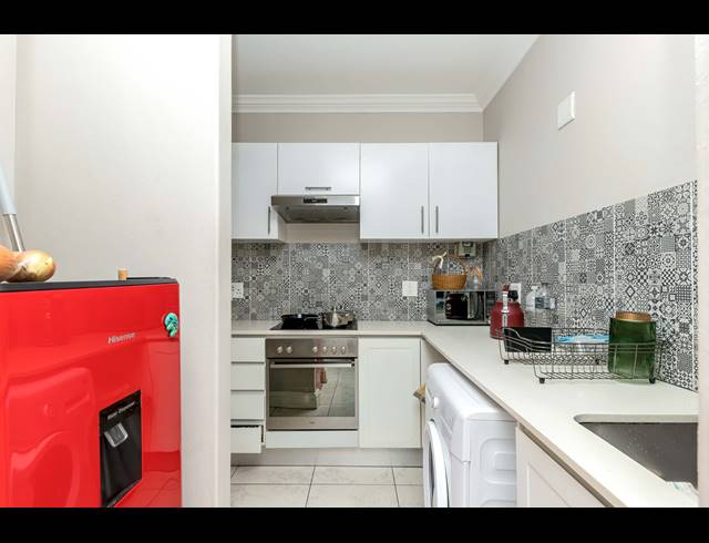 0.5 BEDROOM APARTMENT FOR SALE IN ORANJEZICHT